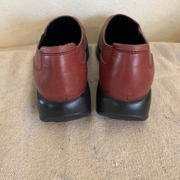 Dansko Woman's Burnish Red Leather Mules/Clogs Sz 9.5-10 - Picture 4 of 14
